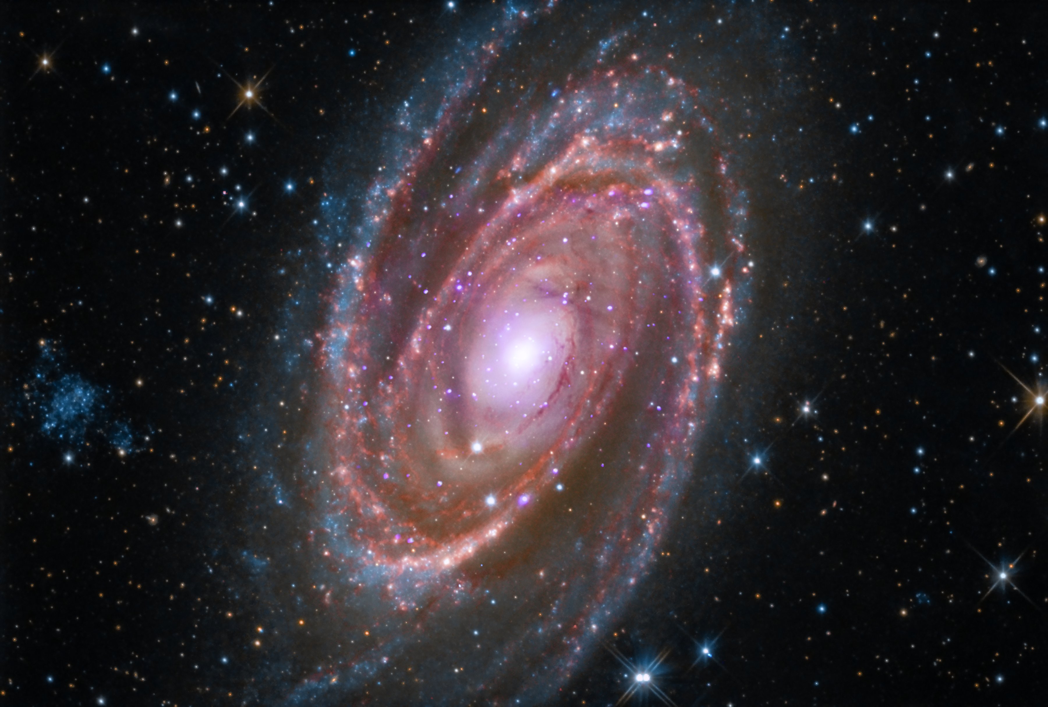 Galaksi spiral M81 terletak sekitar 12 juta tahun cahaya dari Bumi.