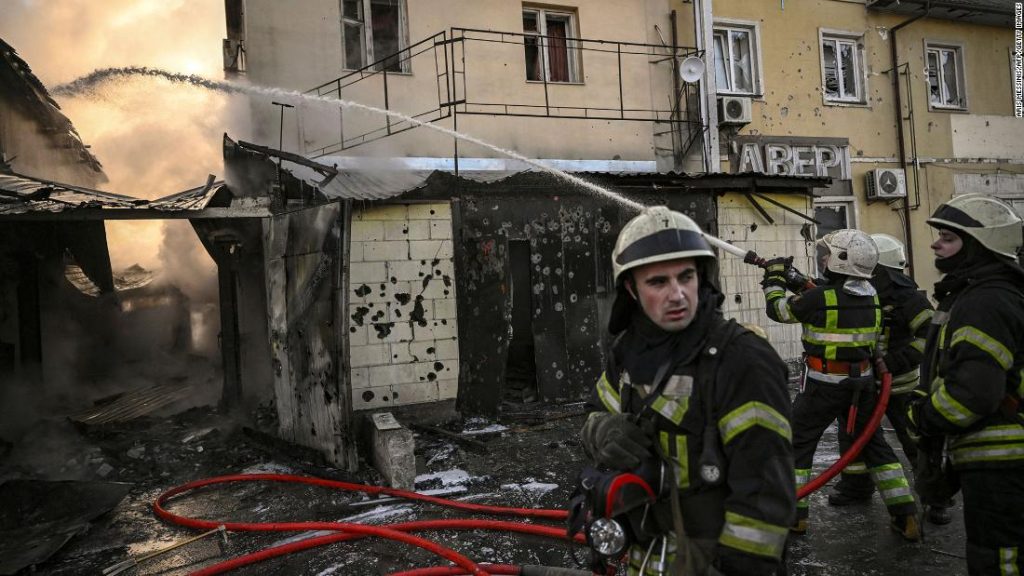 Rusia mengintensifkan serangan di sekitar ibu kota Ukraina, memperingatkan AS agar tidak mempersenjatai Kyiv
