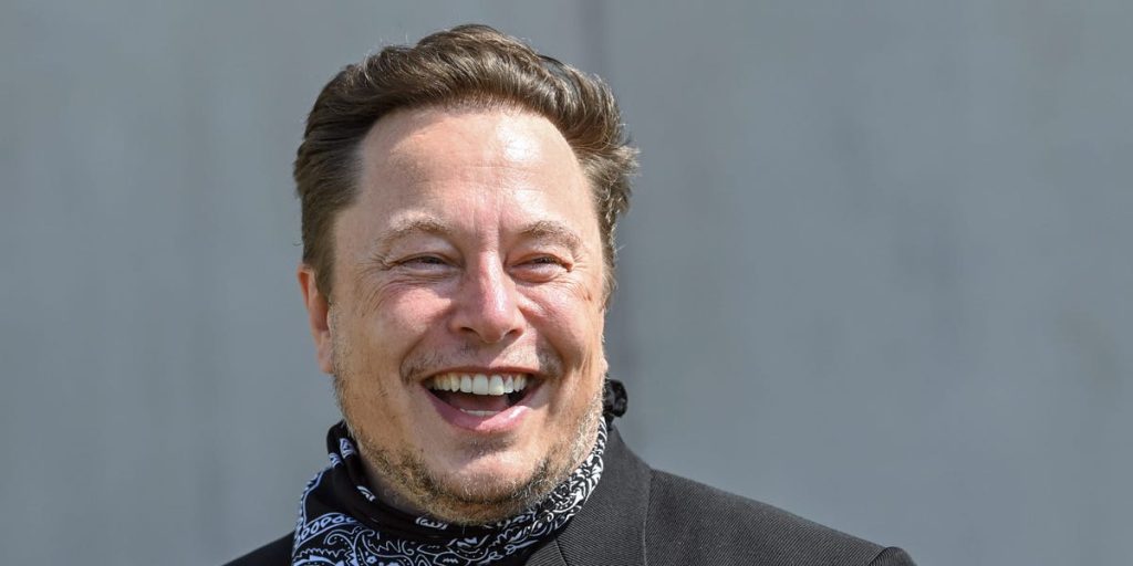 Elon Musk mengatakan dia akan pergi ke daerah radiasi tinggi, dan makan "makanan yang ditanam secara lokal di TV"