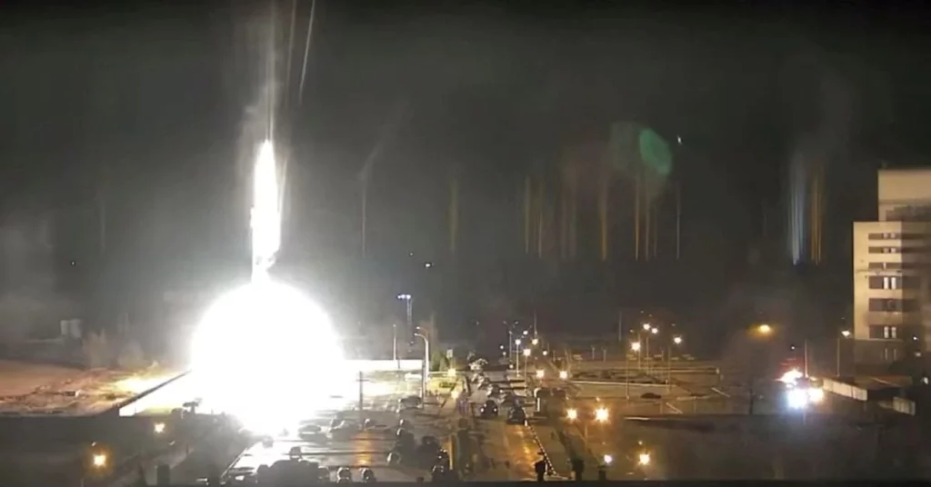 Pasukan Rusia rebut pembangkit nuklir besar Ukraina, api padam
