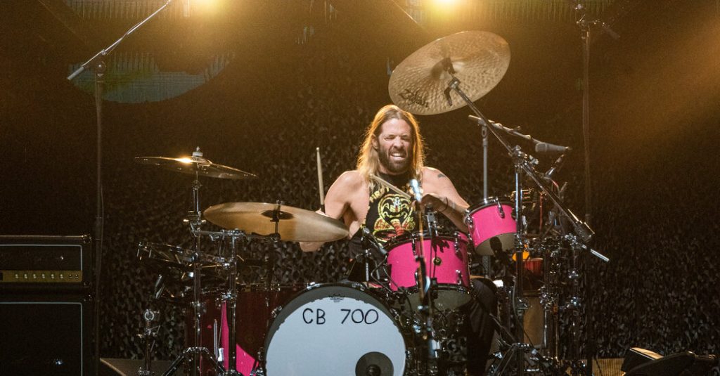 Taylor Hawkins, drummer dari Foo Fighters, meninggal pada usia 50