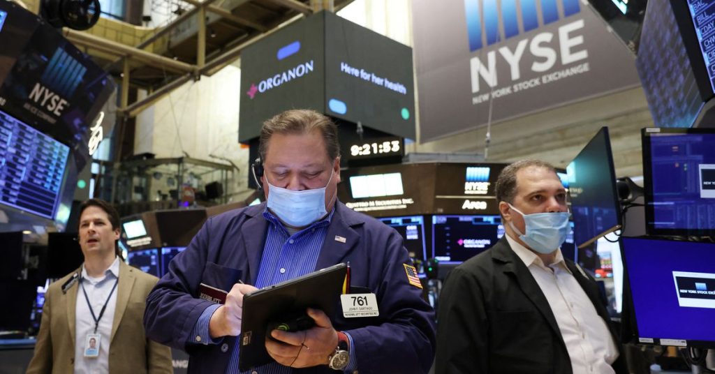 Wall Street jatuh karena harga minyak naik, Nasdaq mengkonfirmasi pasar bearish