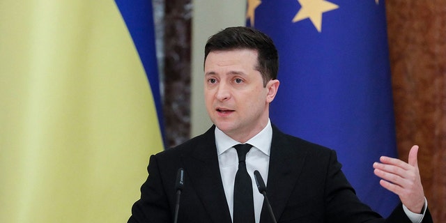 Presiden Ukraina Volodymyr Zelensky berbicara selama konferensi pers bersama dengan Presiden Dewan Eropa di Kyiv pada 3 Maret 2021. 