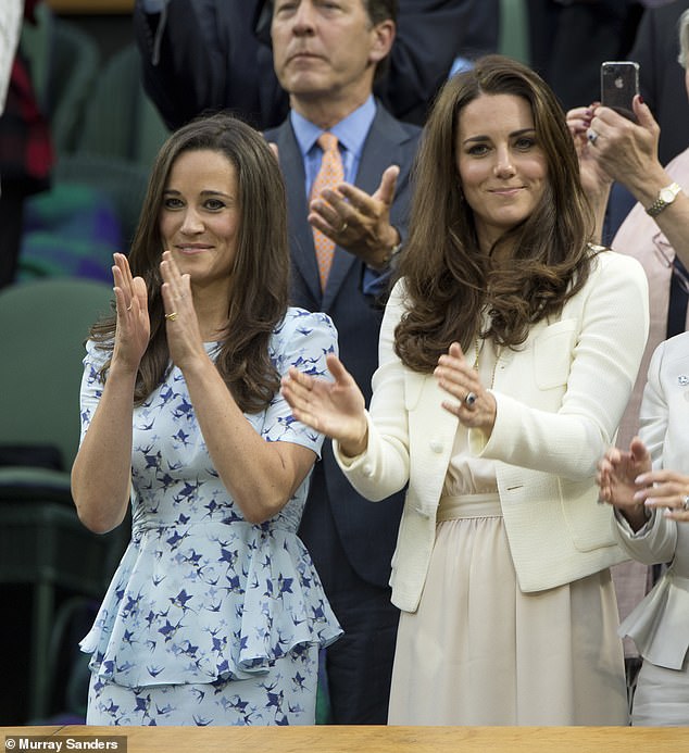 Keluarga Middleton sangat erat, dan mereka tetap dekat bahkan ketika Kate naik ke jajaran keluarga kerajaan (digambarkan pada tahun 2012)