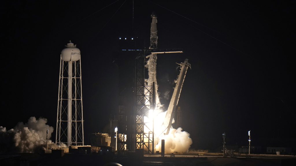 SpaceX berhasil meluncurkan astronot NASA Crew-4 menuju Stasiun Luar Angkasa Internasional