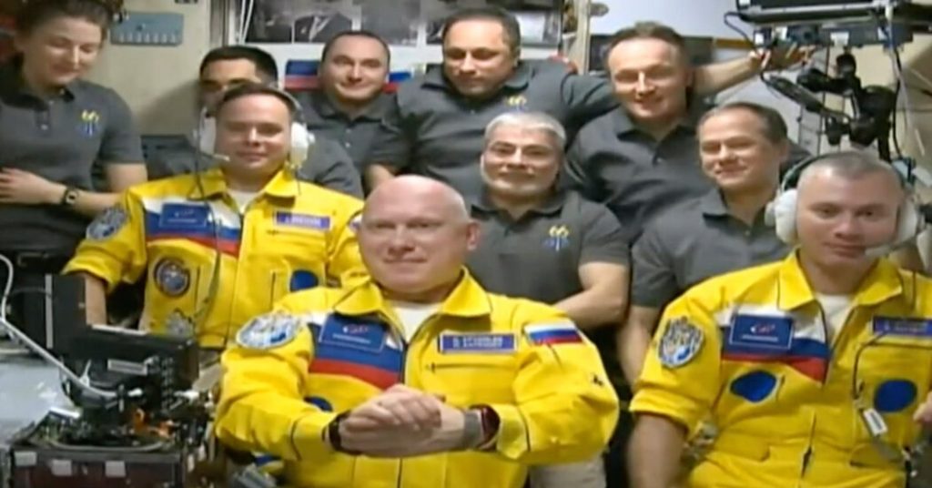 Astronot NASA mengatakan setelan penerbangan Rusia bukanlah pernyataan politik