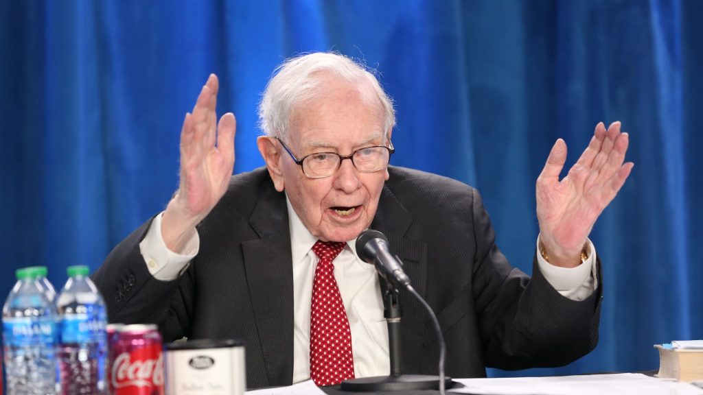 Berkshire Hathaway dari Warren Buffett telah mengungkapkan saham yang signifikan di HP Inc.  Saham teknologi naik 15%.
