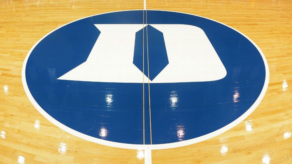Duke Blue Devils telah menunjuk Jay Lucas dari Kentucky Wildcats sebagai asisten pelatih bola basket putra mereka