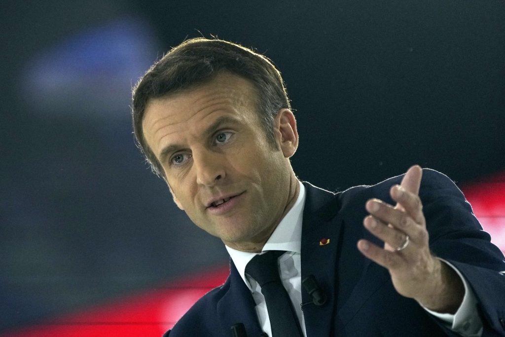 Macron mempertahankan rekor besar pertamanya;  Lawan angkat 'kasus McKinsey'