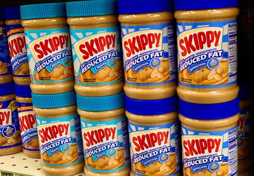 Skippy Peanut Butter telah ditarik kembali di 18 negara bagian karena kemungkinan adanya pecahan logam