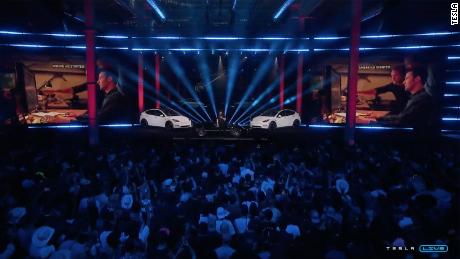 Tesla merayakan pembukaan pabrik barunya Kamis malam.