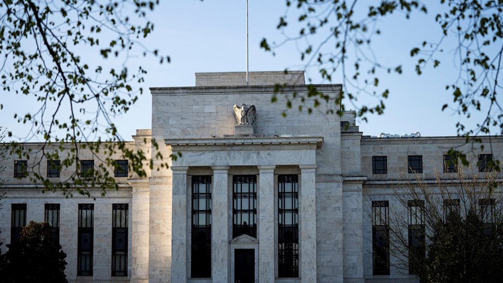Federal Reserve diharapkan untuk mengintensifkan perjuangannya melawan inflasi dengan menaikkan suku bunga secara dramatis