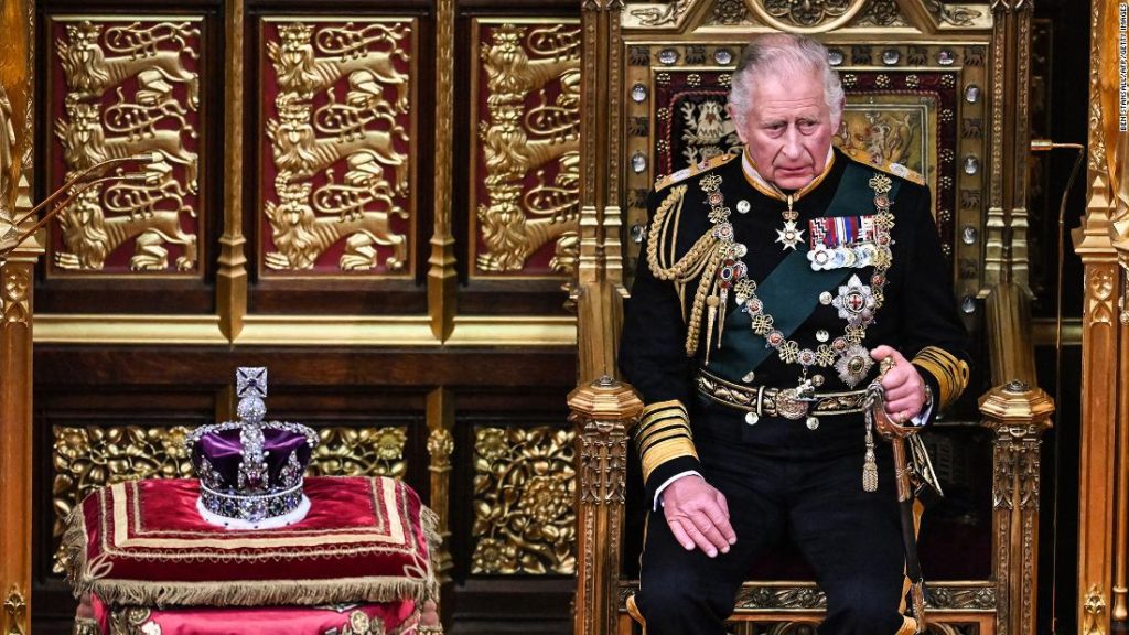 Pangeran Charles menyampaikan pidato Ratu untuk pertama kalinya