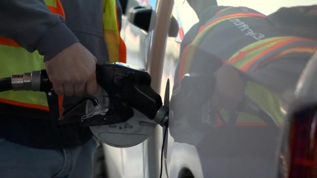 JPMorgan mengatakan rekor harga gas yang tinggi merusak pengeluaran orang Amerika