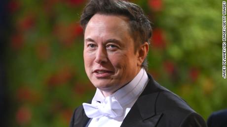 Elon Musk mengatakan tim hukum Twitter mengatakan kepadanya bahwa dia melanggar perjanjian kerahasiaan