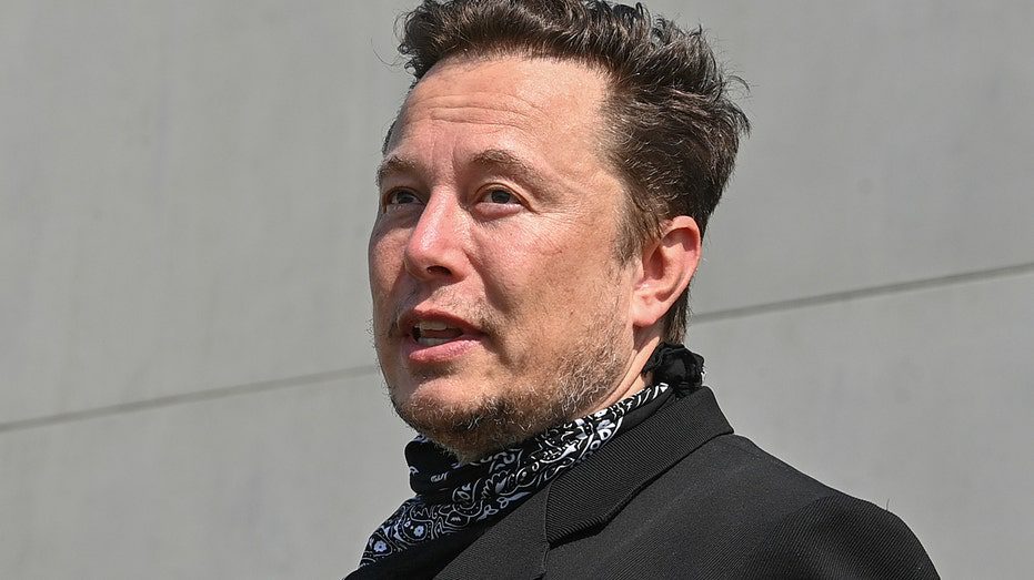 CEO Tesla Elon Musk sedang berperang dengan pemerintahan Biden