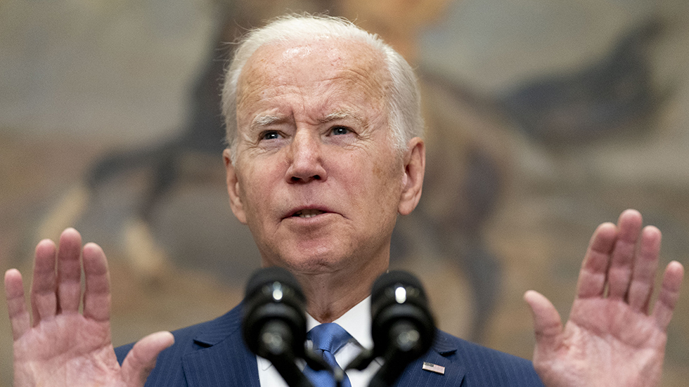 Biden menandatangani RUU untuk mempercepat bantuan militer ke Ukraina