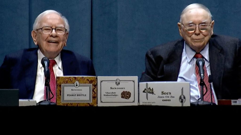 Buffett membeli lebih banyak dari Apple kuartal terakhir, dan mengatakan dia akan menambahkan lebih banyak jika sahamnya tidak naik