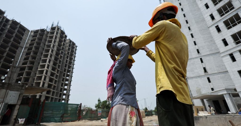 Pekerja miskin menanggung beban gelombang panas India