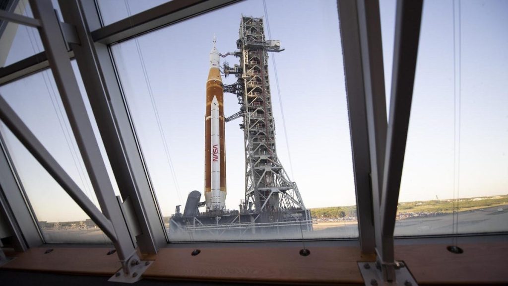 Peluncuran perdana roket SLS NASA ditunda hingga setidaknya Agustus 2022