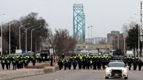 Pemerintah Kanada memberlakukan undang-undang darurat karena blokade, protes atas tindakan Covid-19