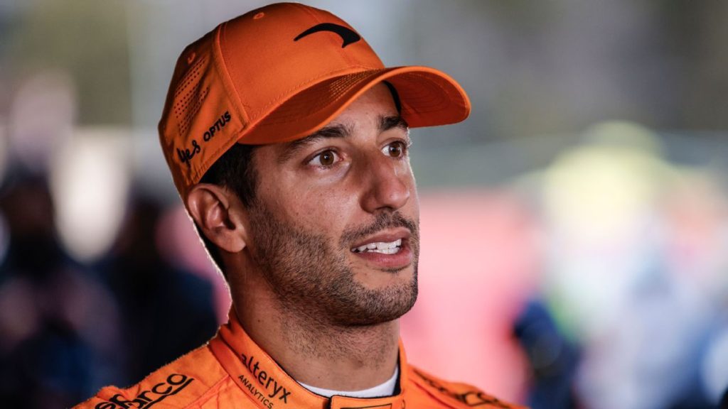 Tekanan meningkat pada Daniel Ricciardo saat McLaren memperpanjang kesepakatan Bateaux-Award