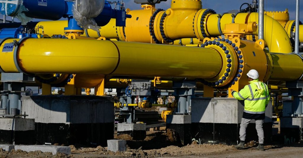 Ukraina mengatakan akan berhenti mengangkut beberapa gas Rusia