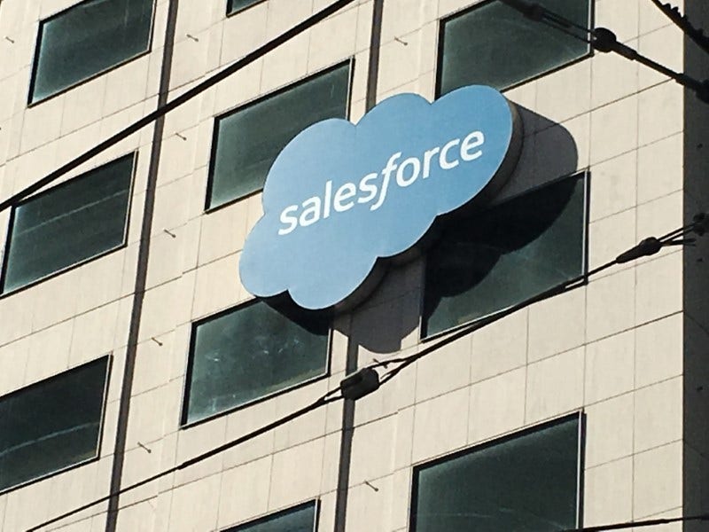 Salesforce Meningkatkan Ekspektasi Pendapatan, Saham Melonjak