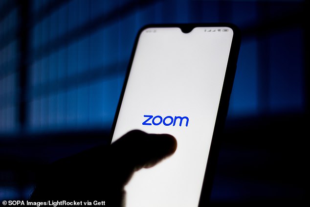 Layanan panggilan video Zoom tampaknya mengalami pemadaman global besar-besaran, membuat ribuan pengguna di seluruh dunia tidak dapat bergabung dalam konferensi