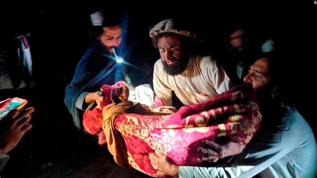 Gempa Afghanistan: Lebih dari seribu orang tewas setelah gempa berkekuatan 5,9