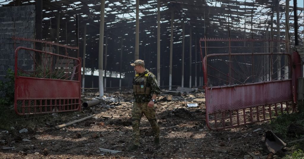 Presiden mengatakan bahwa pertempuran "brutal" untuk menguasai Severodonetsk Ukraina akan menentukan nasib Donbass