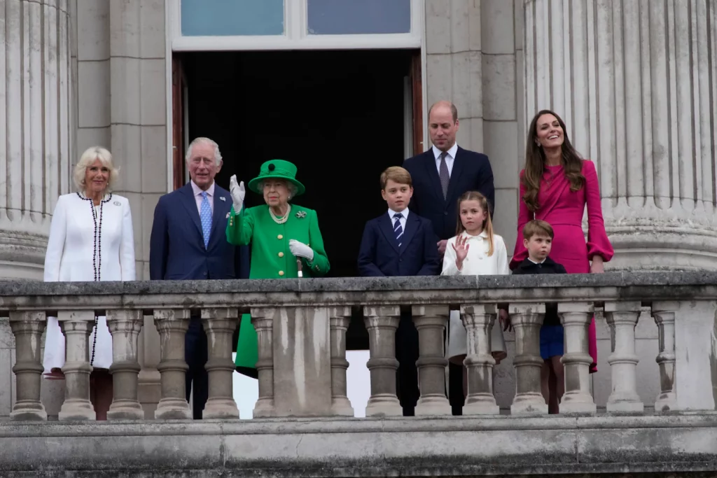 Ratu Elizabeth muncul lagi di Perayaan Jubilee