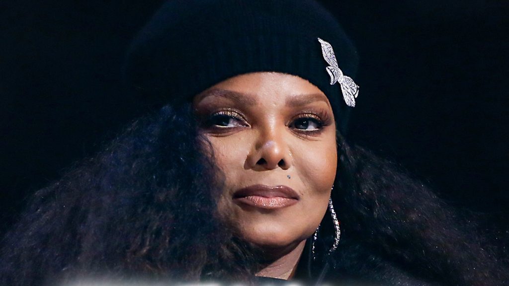 Janet Jackson kehilangan suara di Essence Festival, berhenti bekerja untuk akhir pekan