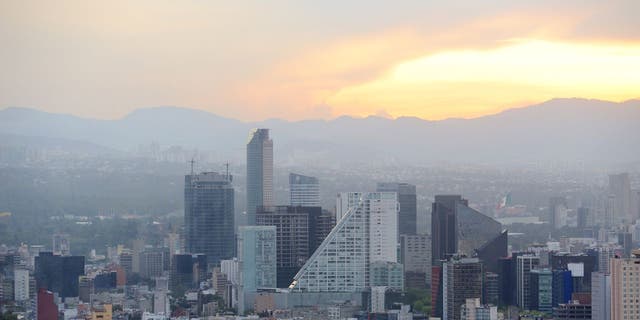 MEKSIKO, KOTA MEKSIKO - 8 SEPTEMBER: Pemandangan Kota Meksiko dari udara pada 8 September 2016, Meksiko. 