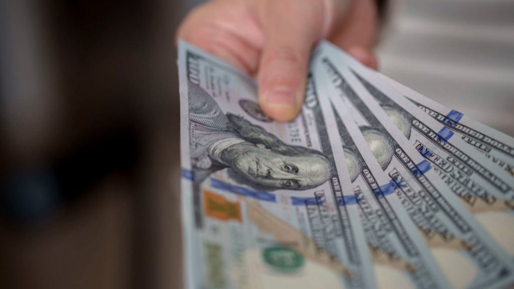 Ekonom mengatakan kekuatan dolar lebih mengkhawatirkan daripada inflasi di Asia