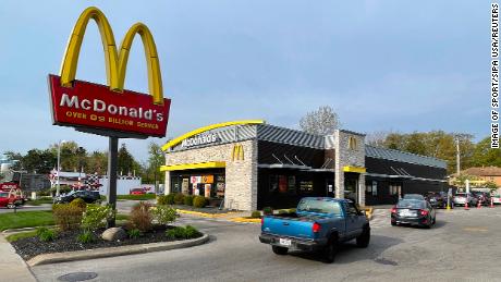 McDonald's menaikkan harga menunya. 