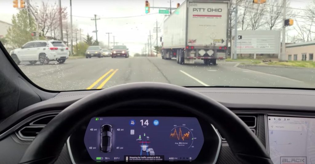Tesla memperluas bel lampu lalu lintas hijau - mengurangi kemarahan di jalan