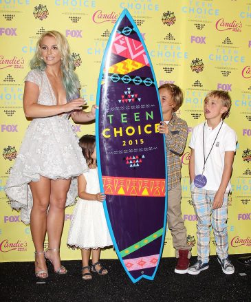 Britney Spears, Jayden James Federline, Sean Federline dan keponakannya Lexi Teen Choice Awards, Ruang Pers, Los Angeles, AS - 16 Agustus 2015
