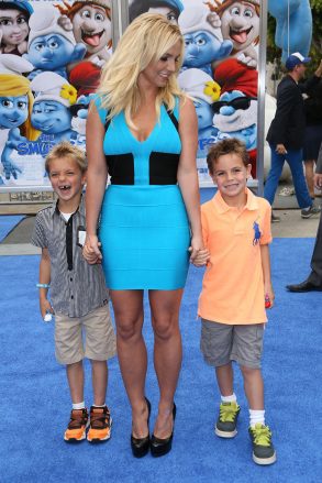Britney Spears bersama putranya Sean Preston dan Jaden Federline Penayangan perdana The Smurfs 2, Los Angeles, AS - 28 Juli 2013