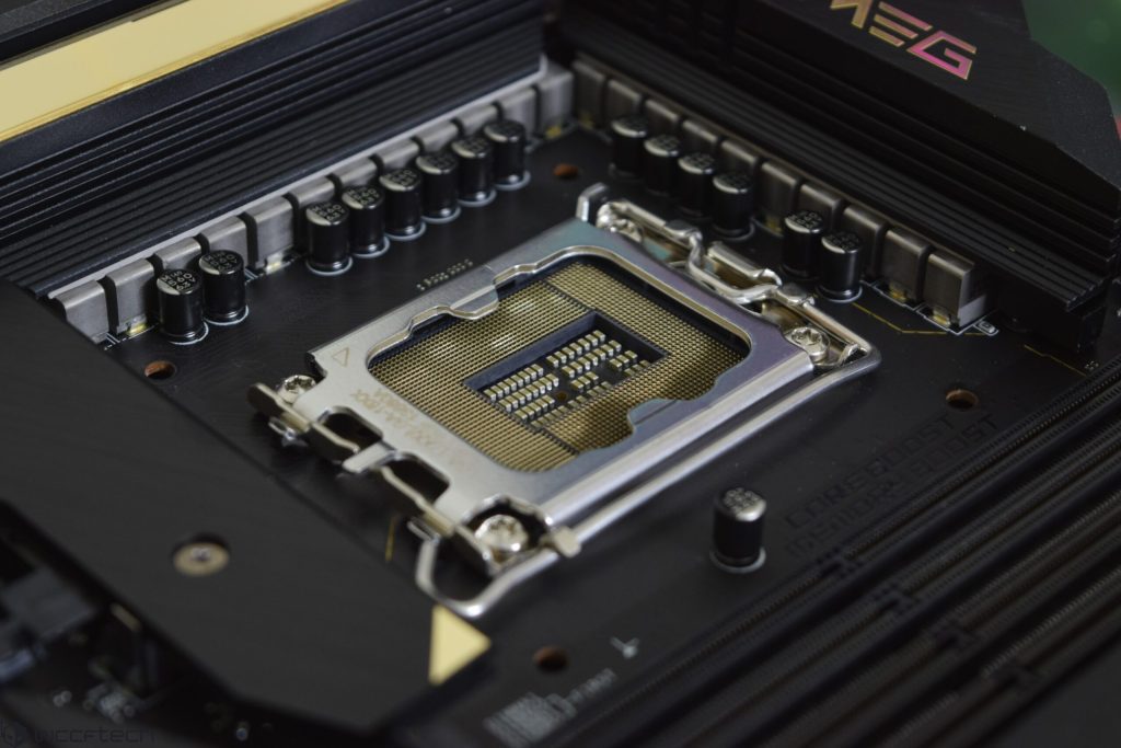 Motherboard Intel Z790 dengan monitor dukungan memori DDR5-6800 dan DDR4-5333