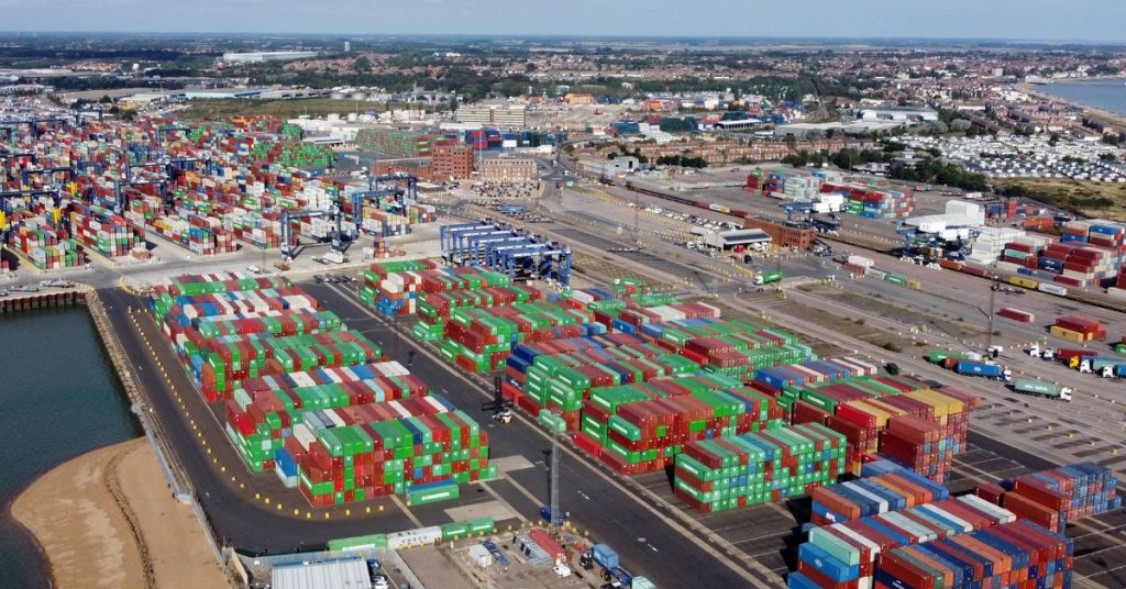 Pekerja di Felixstow, pelabuhan peti kemas terbesar di Inggris, akan memulai mogok kerja selama 8 hari