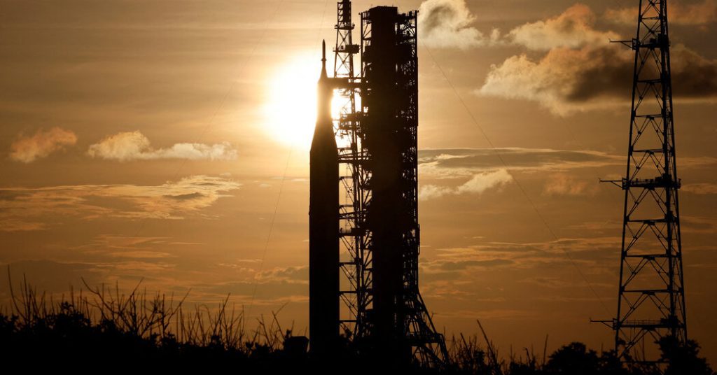 Saksikan Artemis Moon Rocket NASA lepas landas ke landasan peluncuran