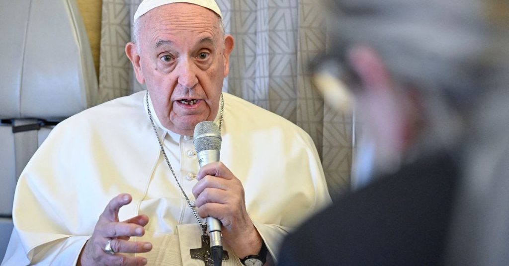 Paus mengatakan memasok senjata ke Ukraina secara moral dapat diterima untuk membela diri