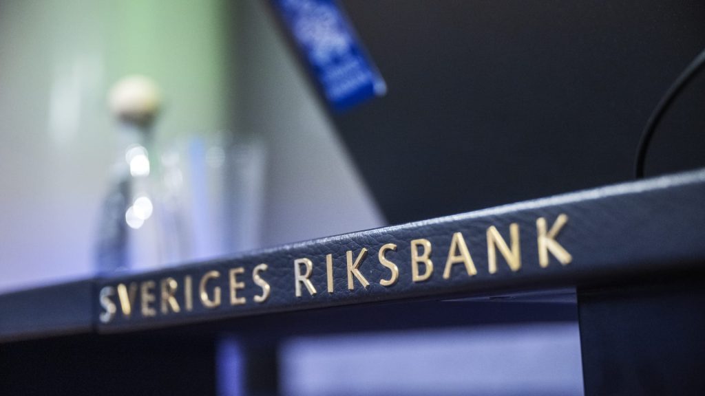 Bank sentral Swedia menaikkan suku bunga sebesar 100 basis poin