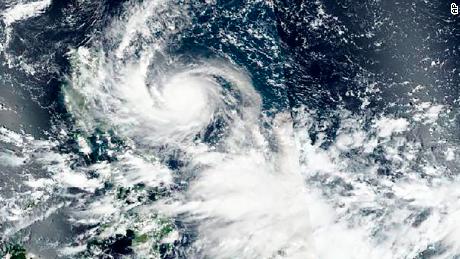 Sebuah citra satelit dari hari Sabtu yang dirilis oleh NASA menunjukkan Topan Noru mendekati Filipina.