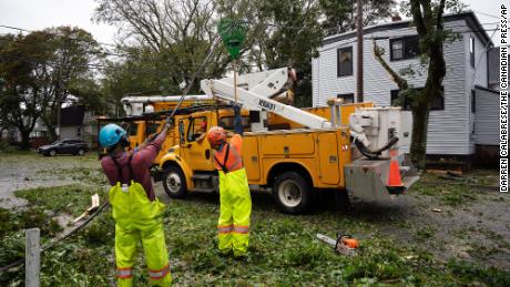 & # 39;  Ini nyata: Penduduk Pantai Atlantik Kanada menggambarkan kehancuran ketika Fiona menyapu rumah dan memutus aliran listrik ke ribuan