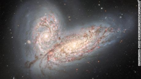 Gambar baru galaksi yang bertabrakan menunjukkan nasib Bima Sakti