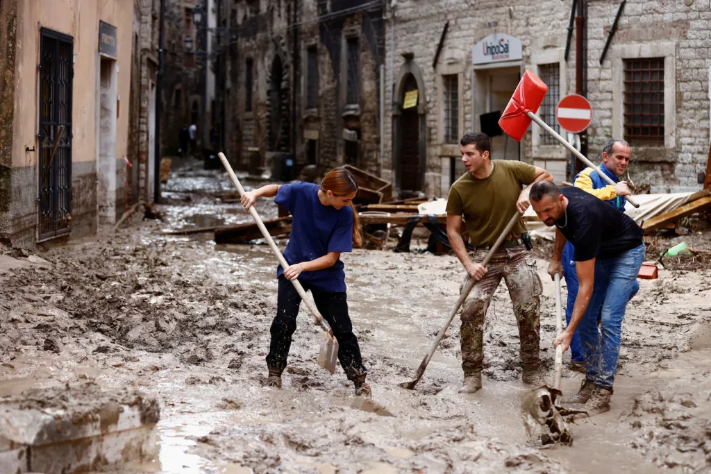 Sembilan tewas setelah banjir melanda wilayah Italia Marche