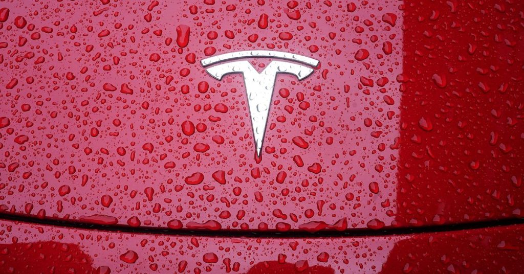 Tesla menarik hampir 1,1 juta mobil AS untuk memperbarui perangkat lunak pembalik jendelanya