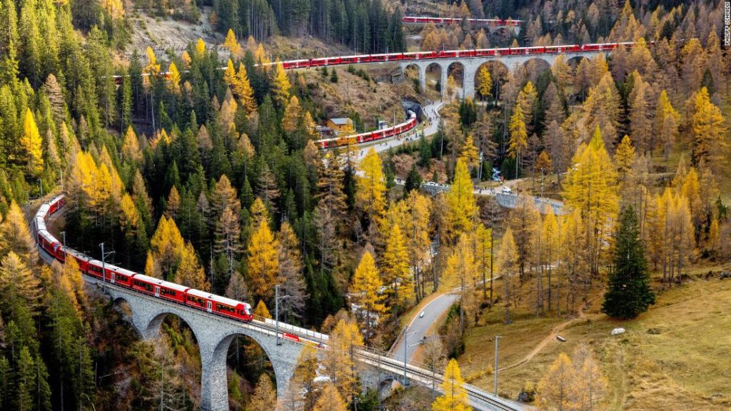 Mengapa Swiss membangun kereta sepanjang 2 kilometer
